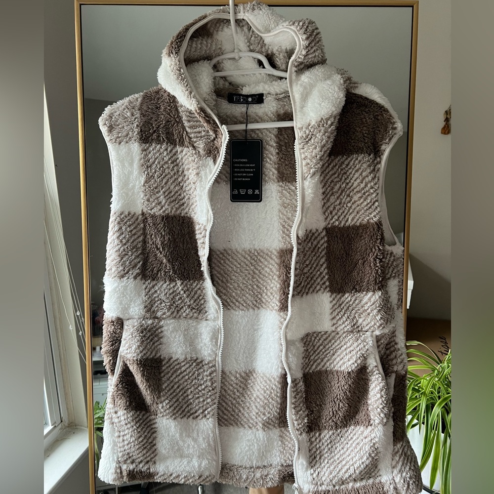 Fleece Vest - Picture 1 of 4